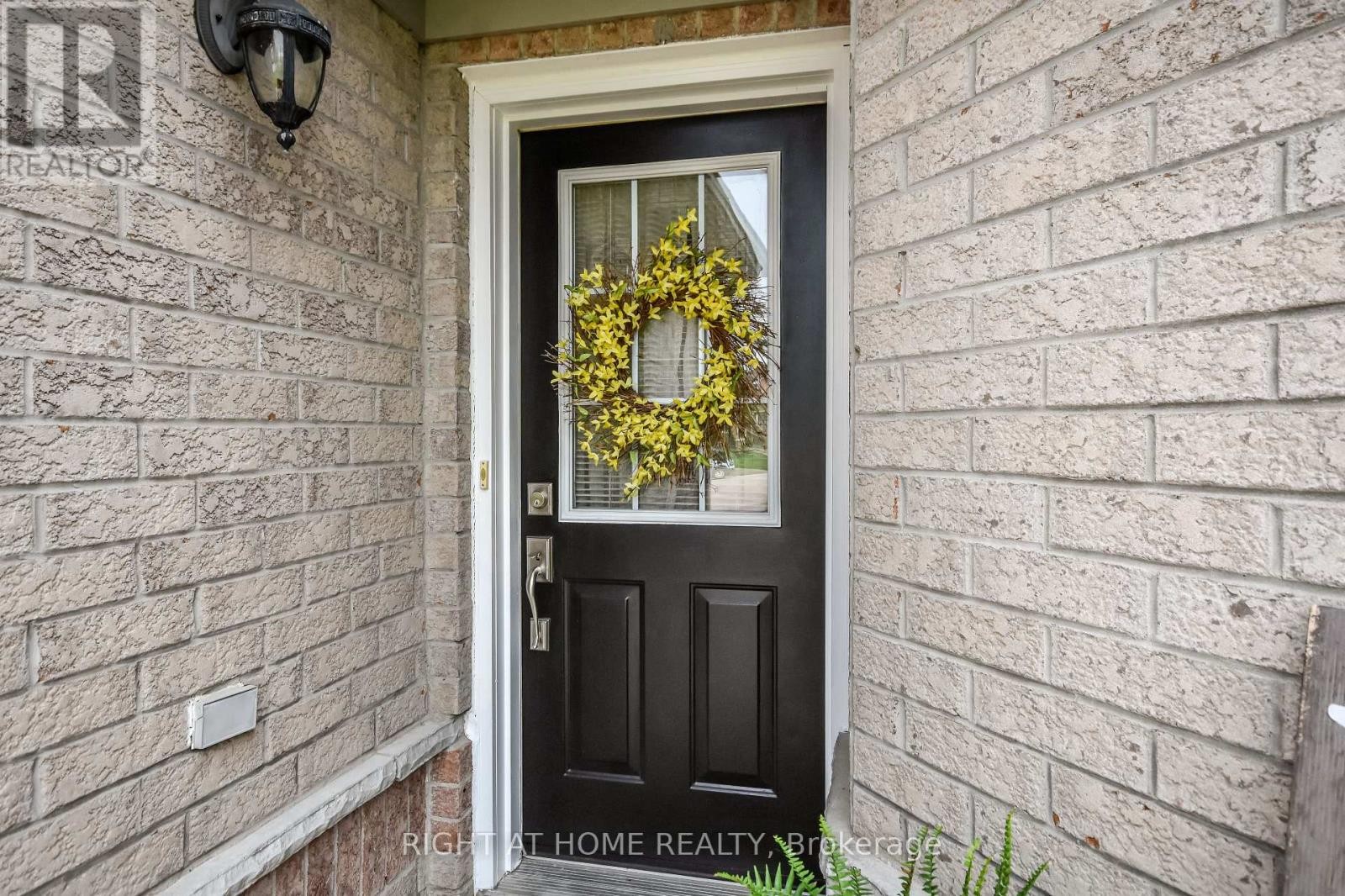 












13 COUPLES COURT

,
Barrie (East Bayfield),




Ontario
L4M6V5

