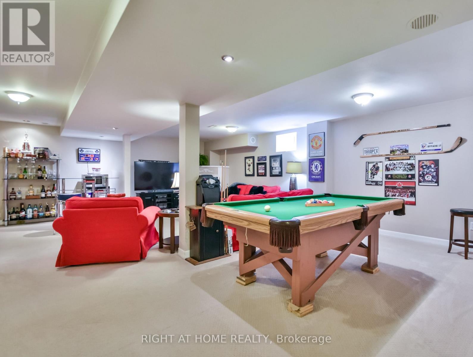 












13 COUPLES COURT

,
Barrie (East Bayfield),




Ontario
L4M6V5

