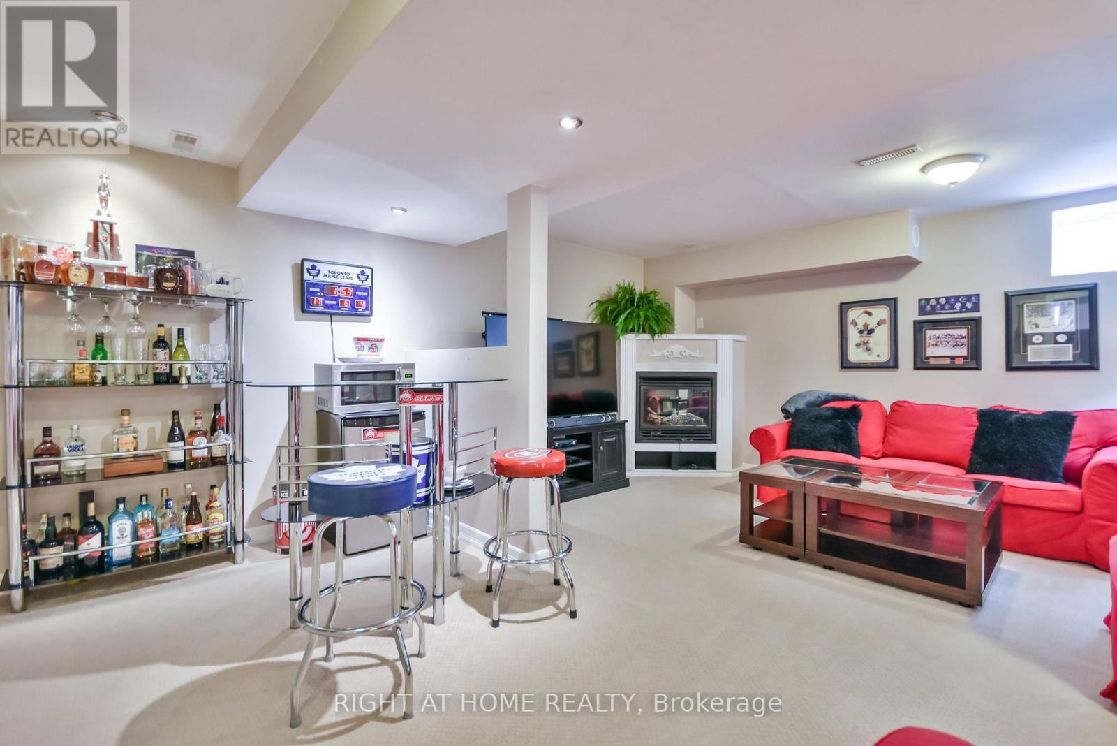 












13 COUPLES COURT

,
Barrie (East Bayfield),




Ontario
L4M6V5

