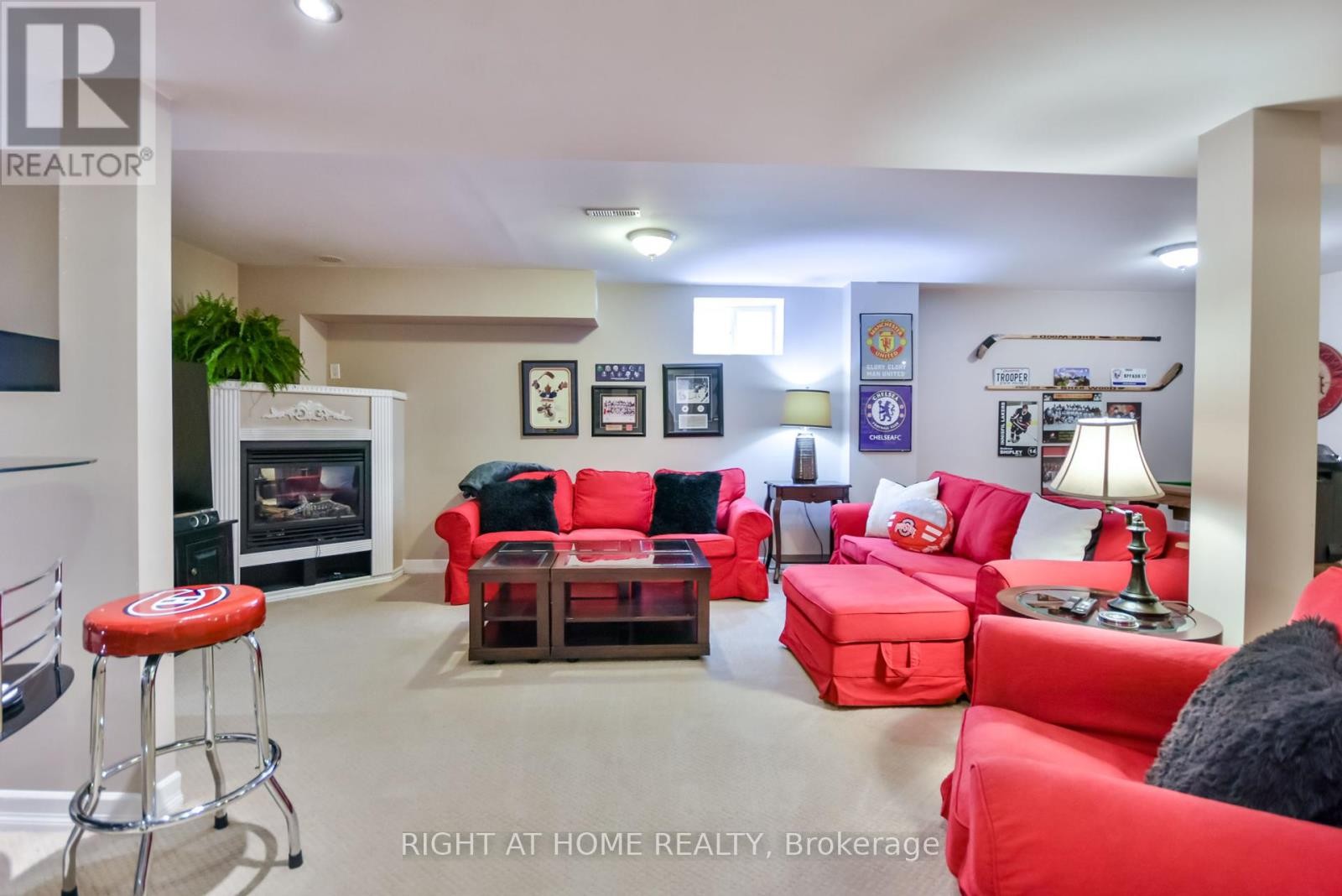 












13 COUPLES COURT

,
Barrie (East Bayfield),




Ontario
L4M6V5

