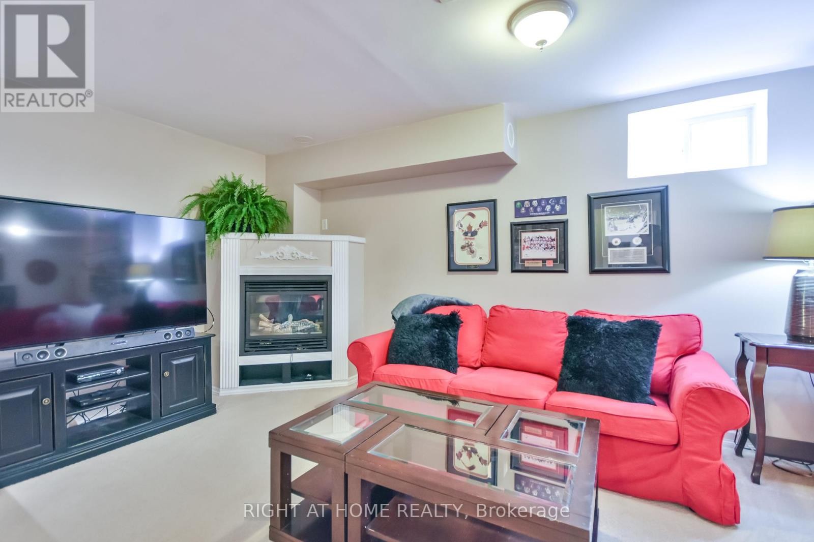 












13 COUPLES COURT

,
Barrie (East Bayfield),




Ontario
L4M6V5

