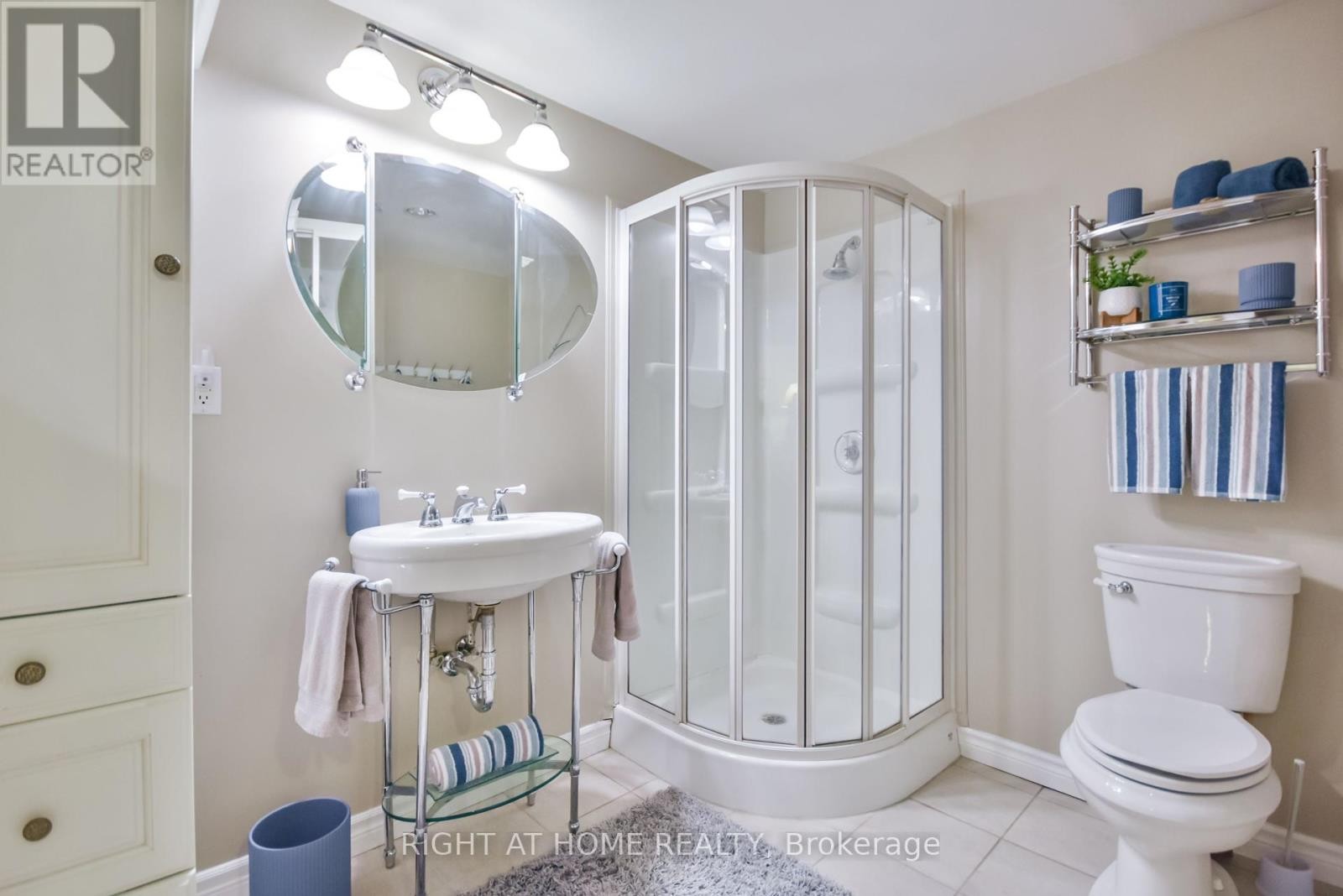 












13 COUPLES COURT

,
Barrie (East Bayfield),




Ontario
L4M6V5

