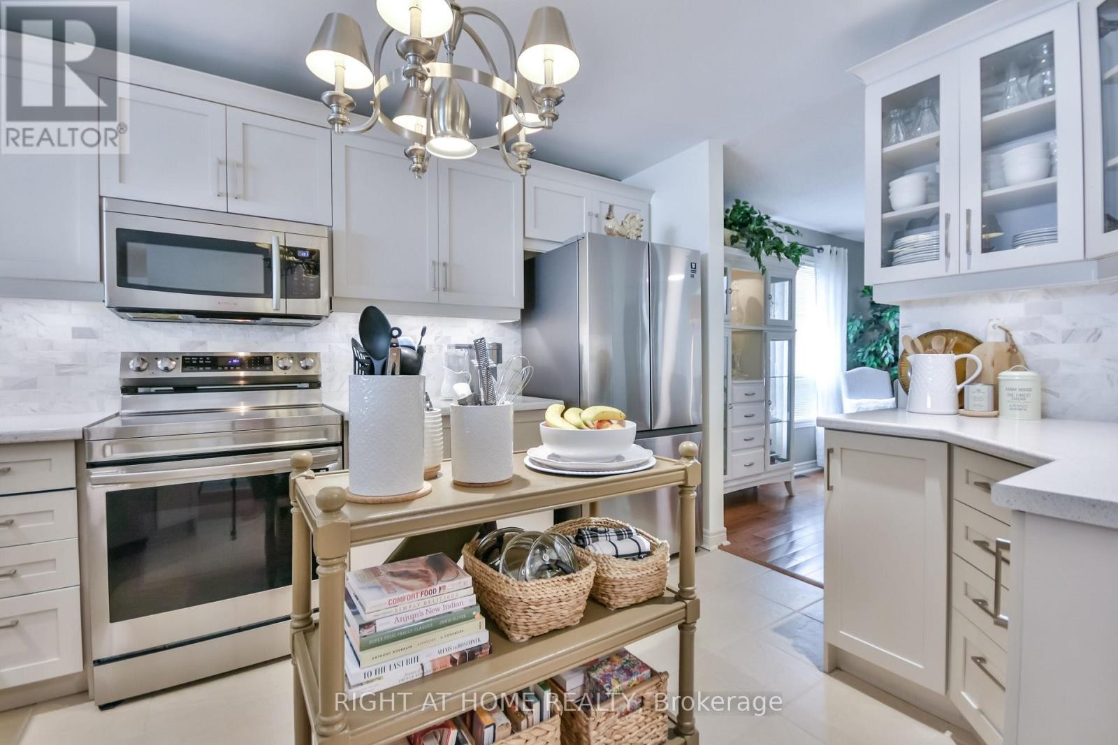 












13 COUPLES COURT

,
Barrie (East Bayfield),




Ontario
L4M6V5

