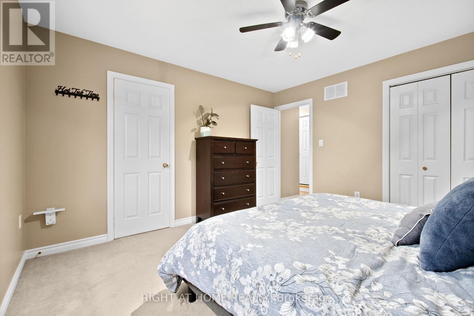 












18 EDGEWOOD CRESCENT

,
Clearview (New Lowell),




Ontario
L0M1N0

