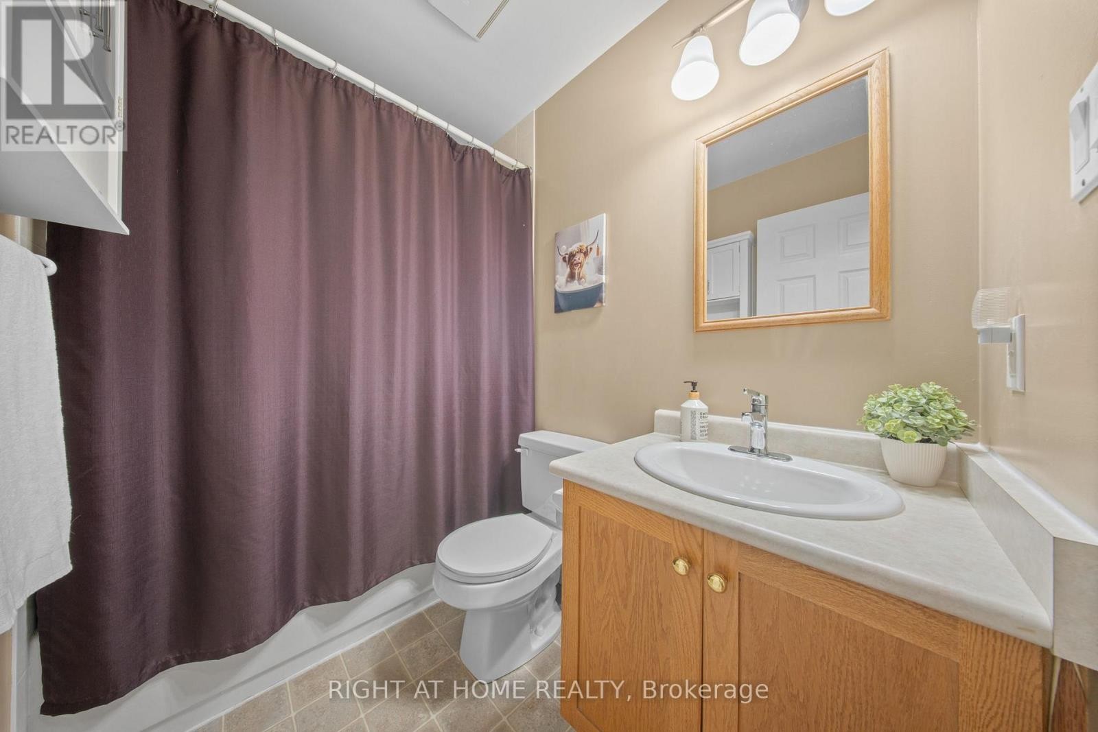 












18 EDGEWOOD CRESCENT

,
Clearview (New Lowell),




Ontario
L0M1N0

