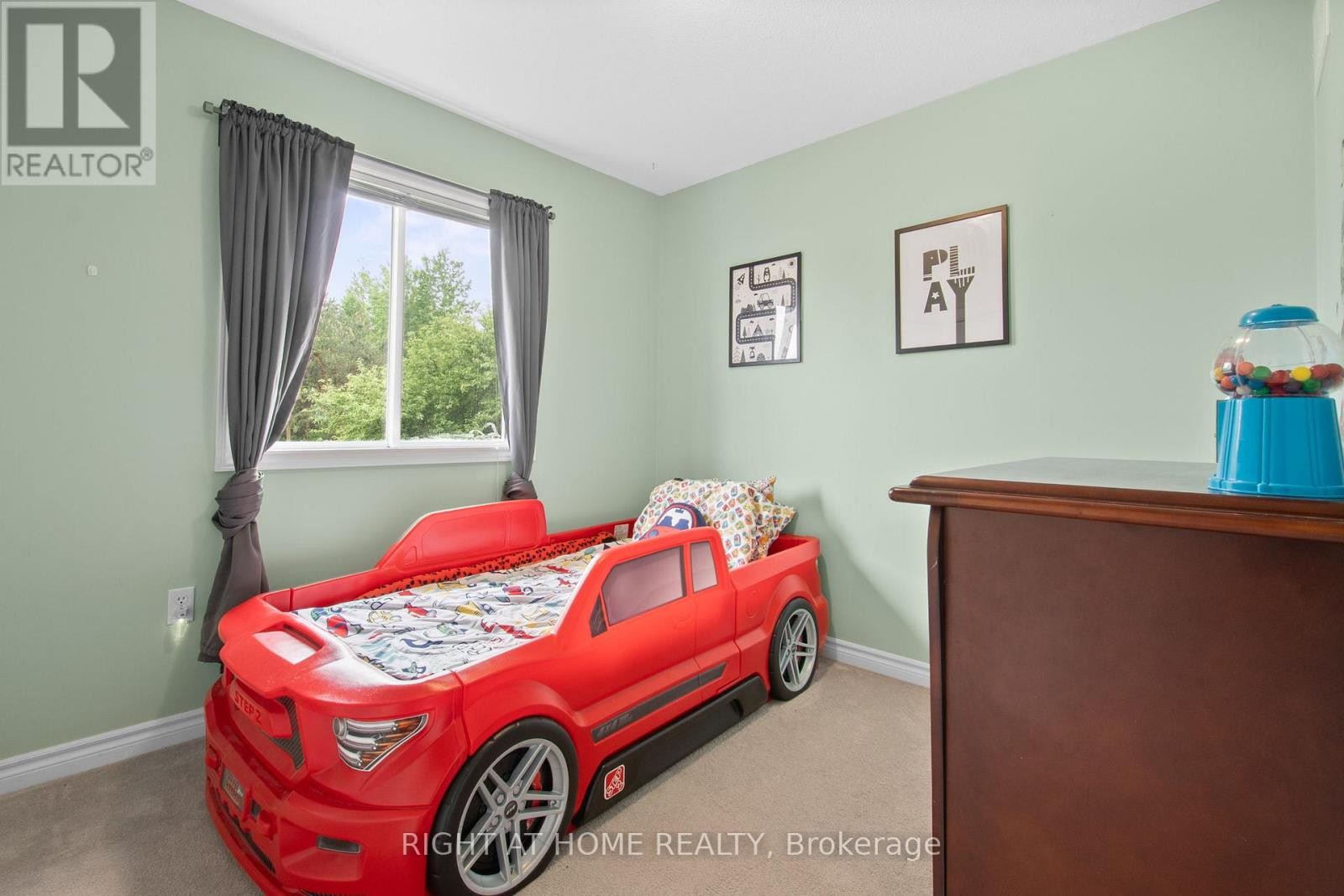 












18 EDGEWOOD CRESCENT

,
Clearview (New Lowell),




Ontario
L0M1N0

