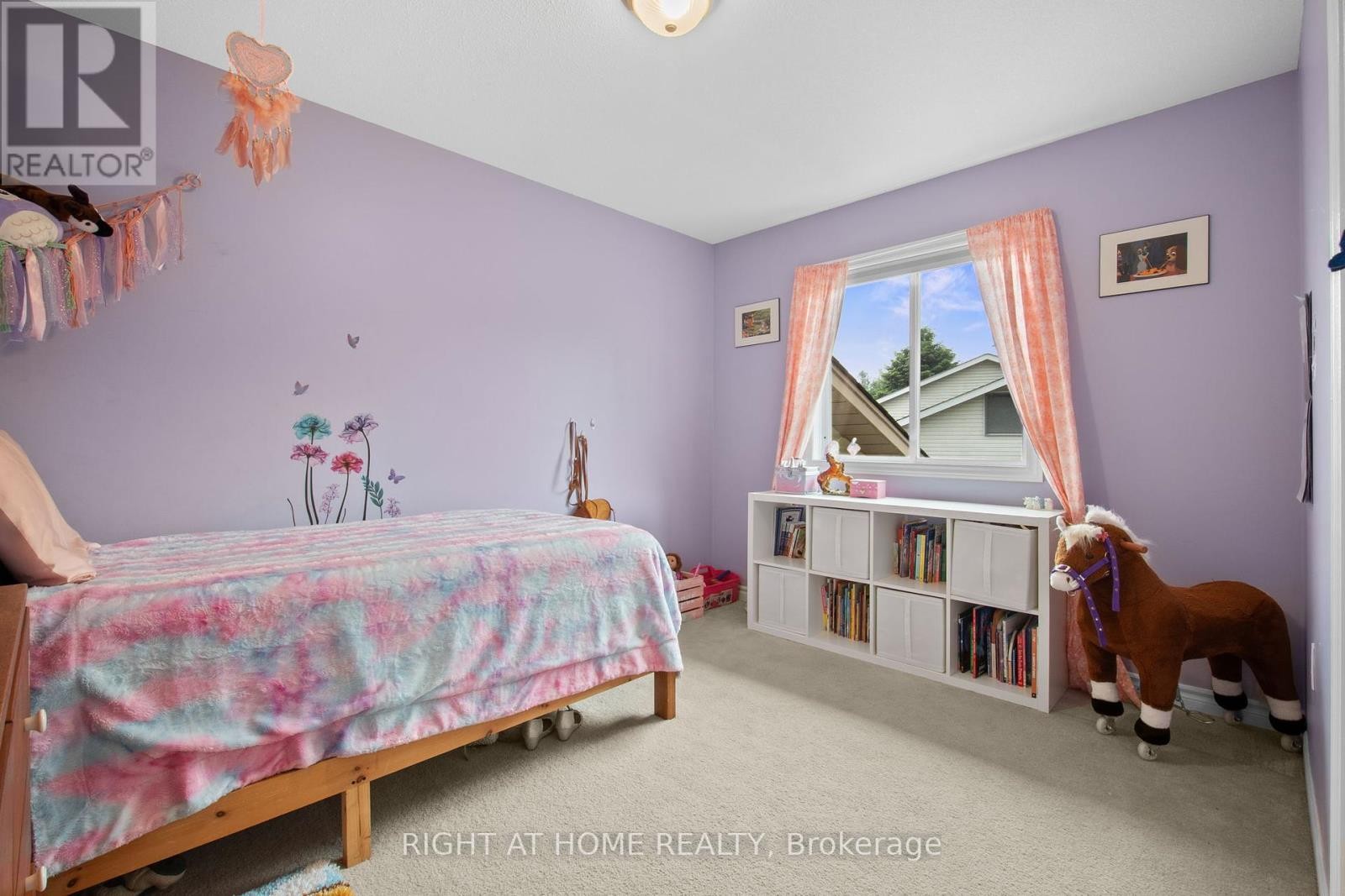 












18 EDGEWOOD CRESCENT

,
Clearview (New Lowell),




Ontario
L0M1N0

