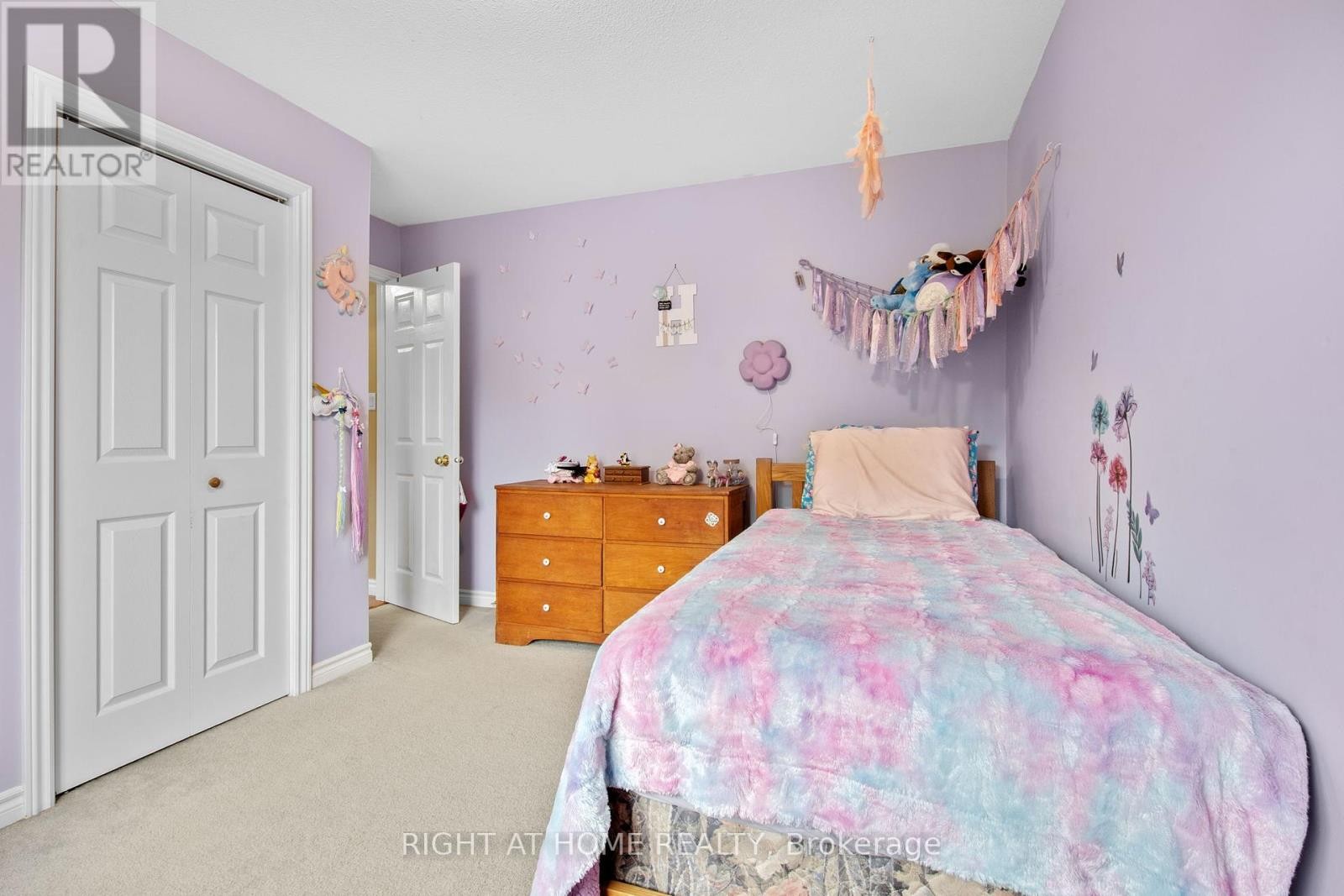 












18 EDGEWOOD CRESCENT

,
Clearview (New Lowell),




Ontario
L0M1N0

