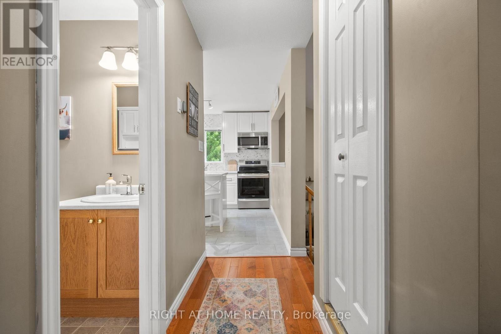 












18 EDGEWOOD CRESCENT

,
Clearview (New Lowell),




Ontario
L0M1N0

