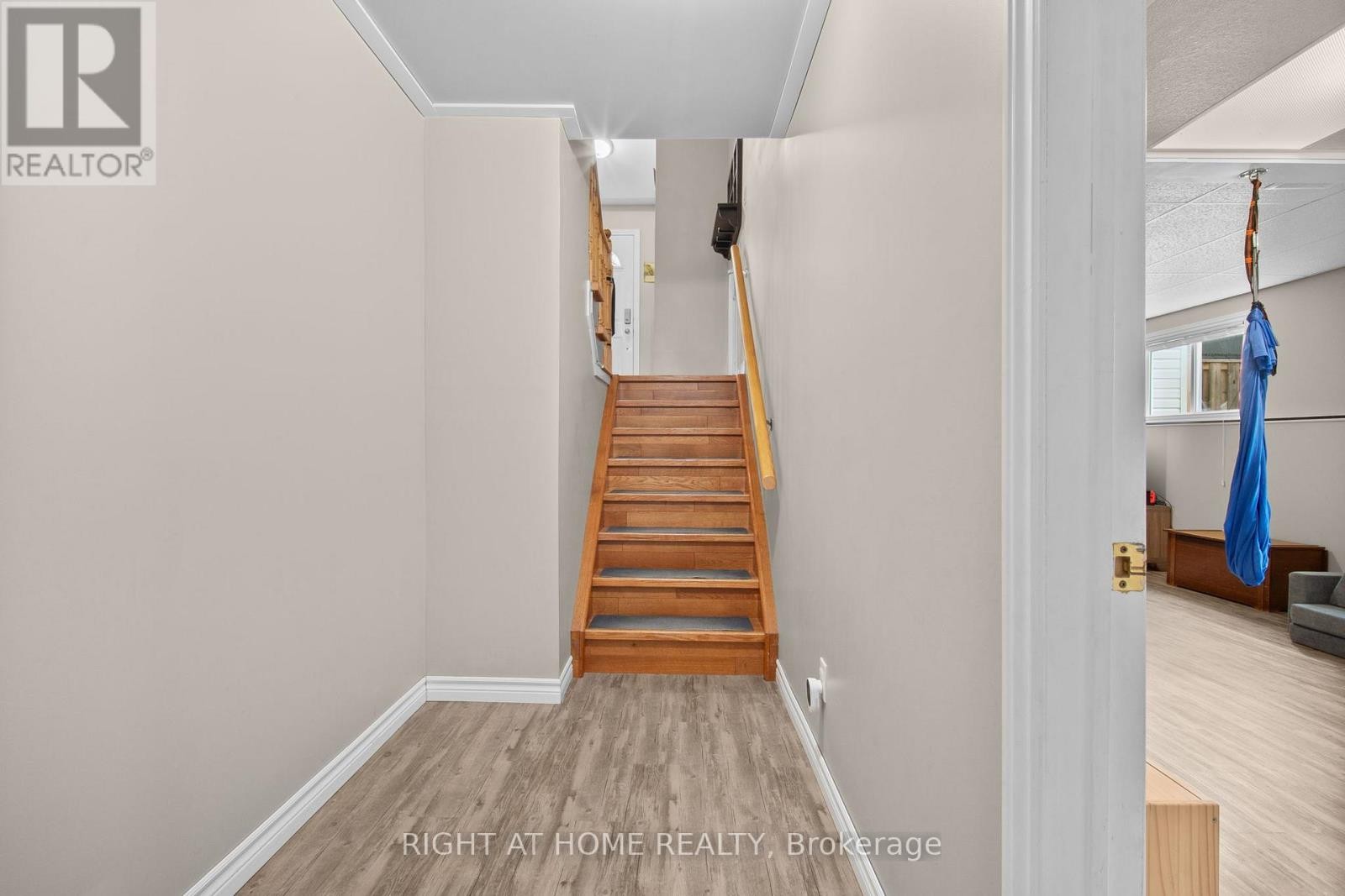 












18 EDGEWOOD CRESCENT

,
Clearview (New Lowell),




Ontario
L0M1N0

