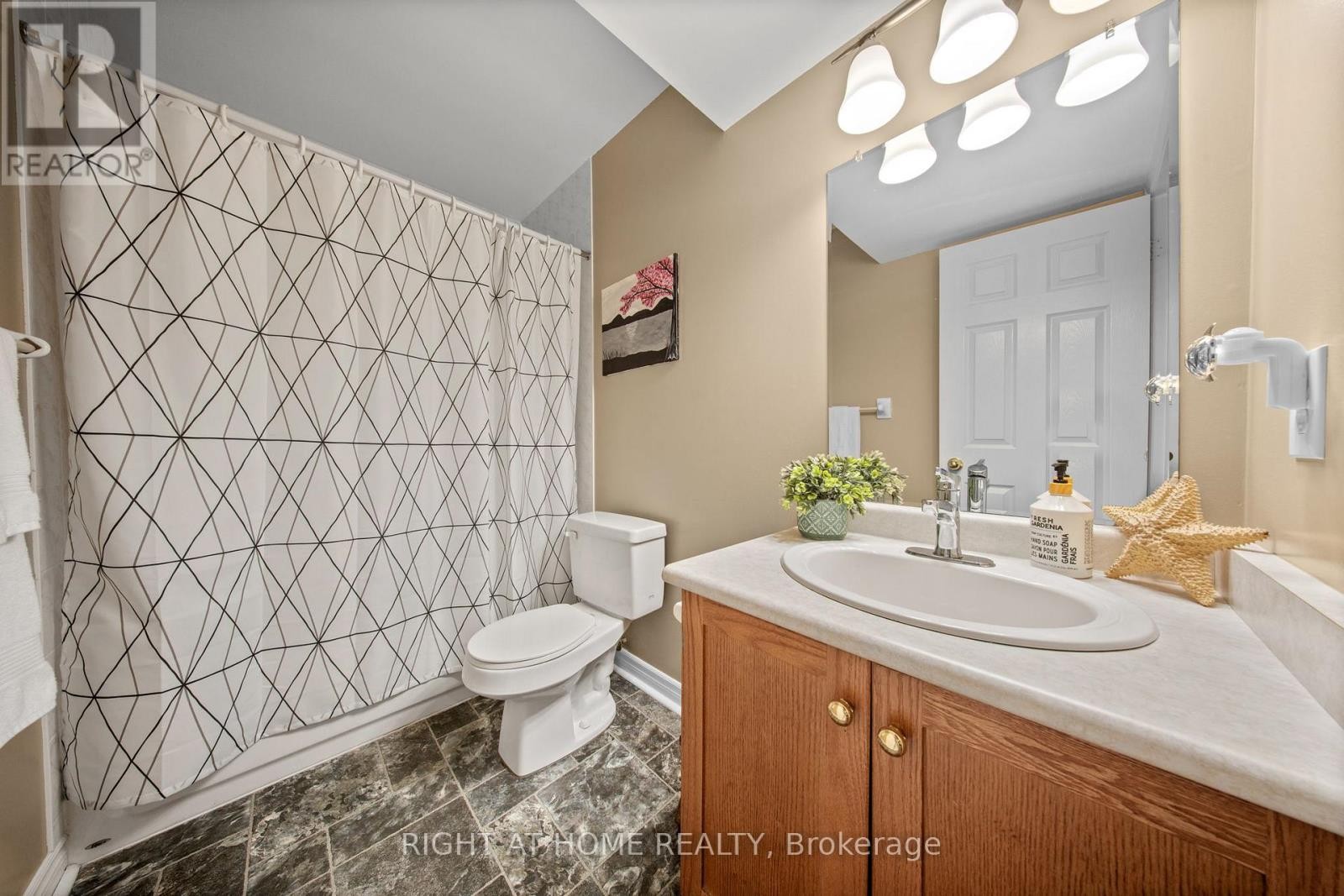 












18 EDGEWOOD CRESCENT

,
Clearview (New Lowell),




Ontario
L0M1N0

