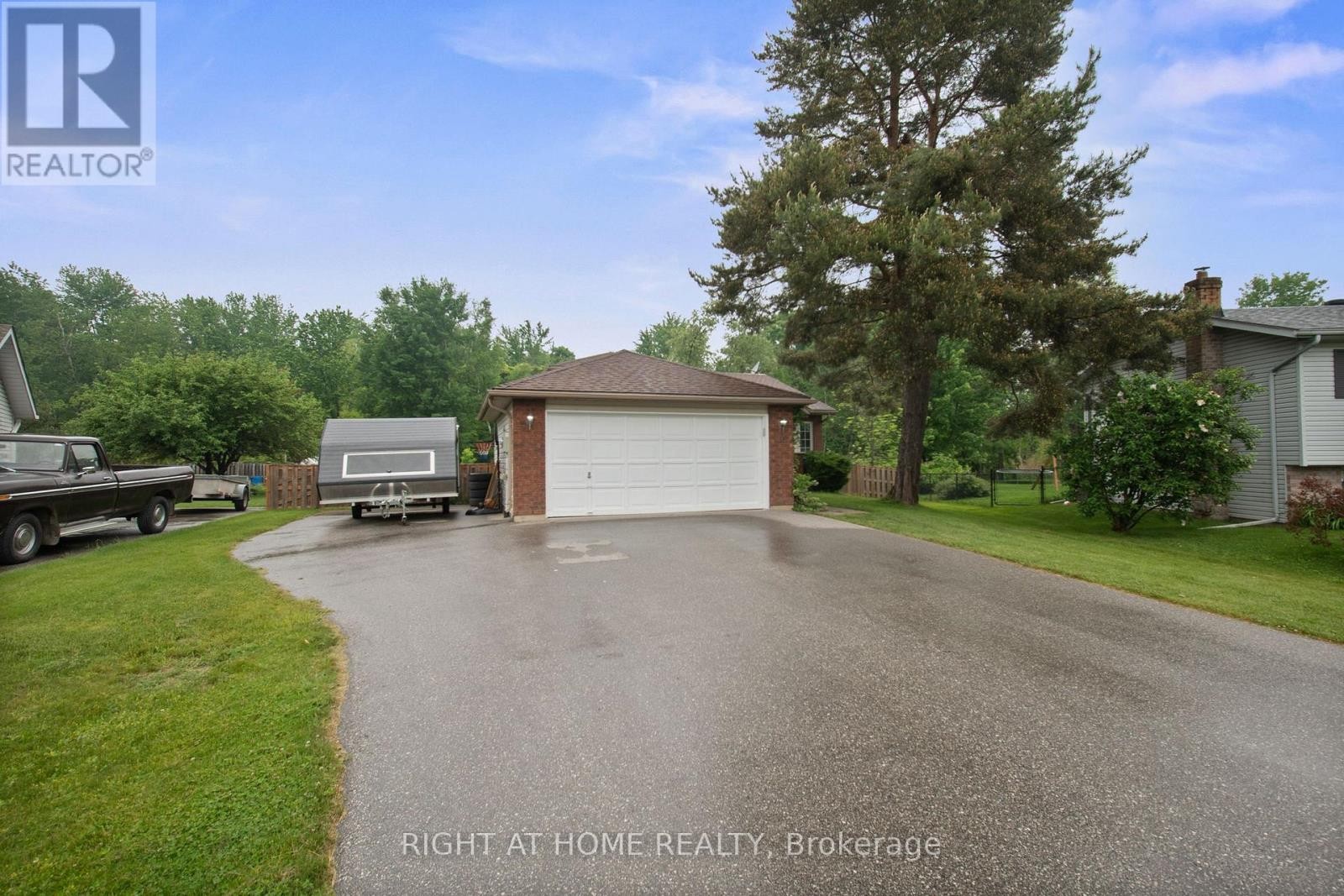 












18 EDGEWOOD CRESCENT

,
Clearview (New Lowell),




Ontario
L0M1N0

