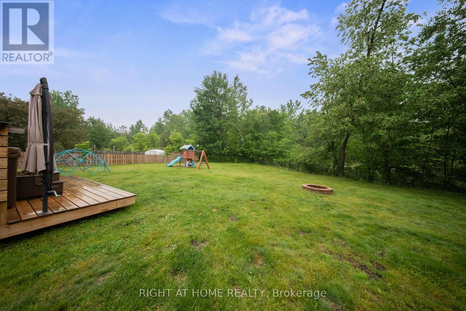 












18 EDGEWOOD CRESCENT

,
Clearview (New Lowell),




Ontario
L0M1N0

