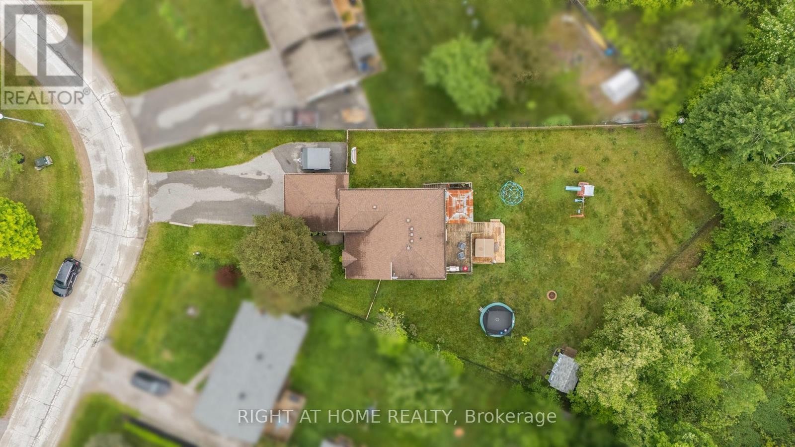 












18 EDGEWOOD CRESCENT

,
Clearview (New Lowell),




Ontario
L0M1N0


