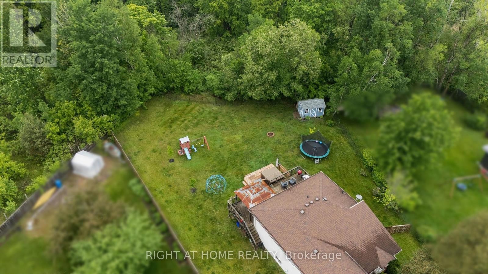 












18 EDGEWOOD CRESCENT

,
Clearview (New Lowell),




Ontario
L0M1N0

