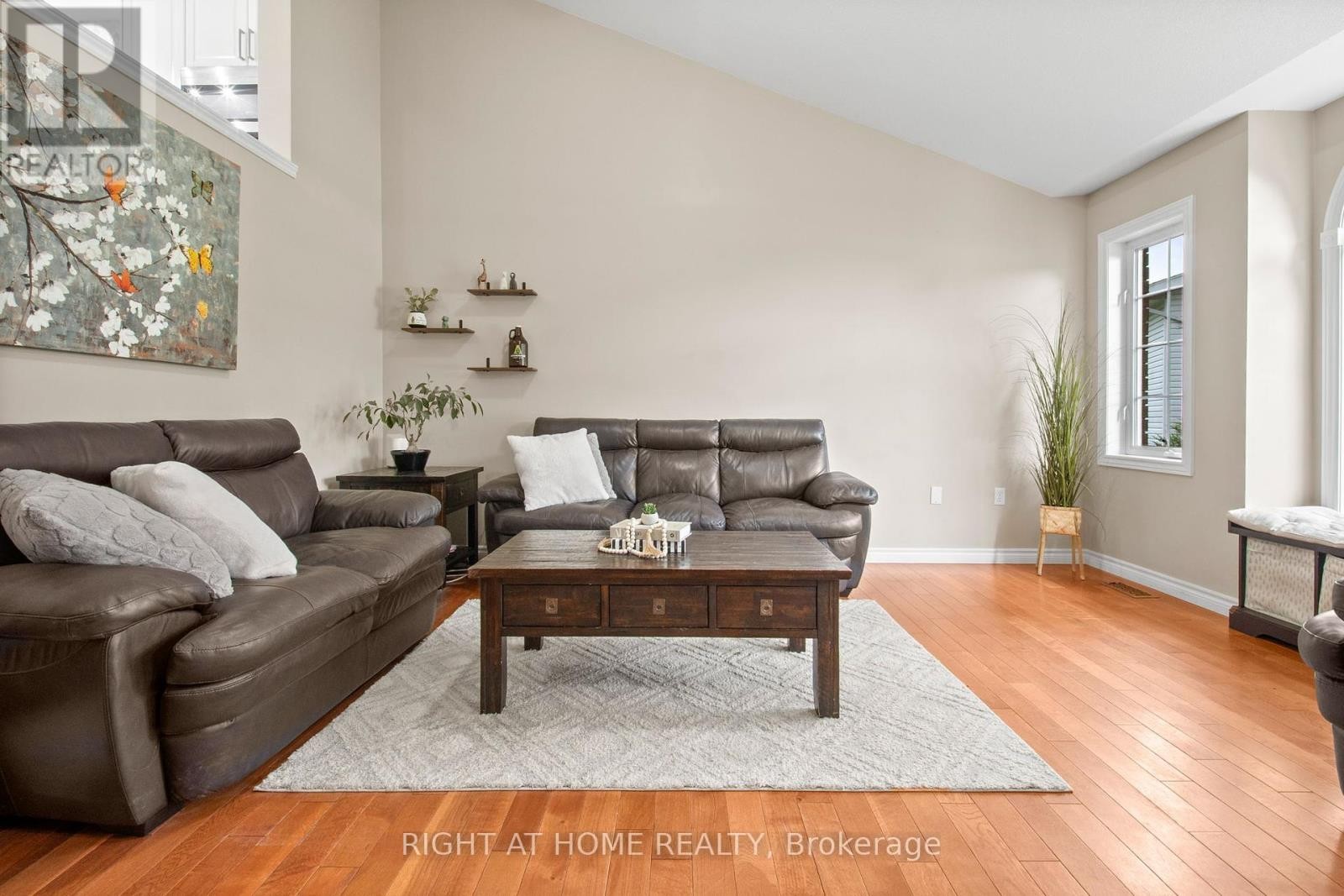 












18 EDGEWOOD CRESCENT

,
Clearview (New Lowell),




Ontario
L0M1N0

