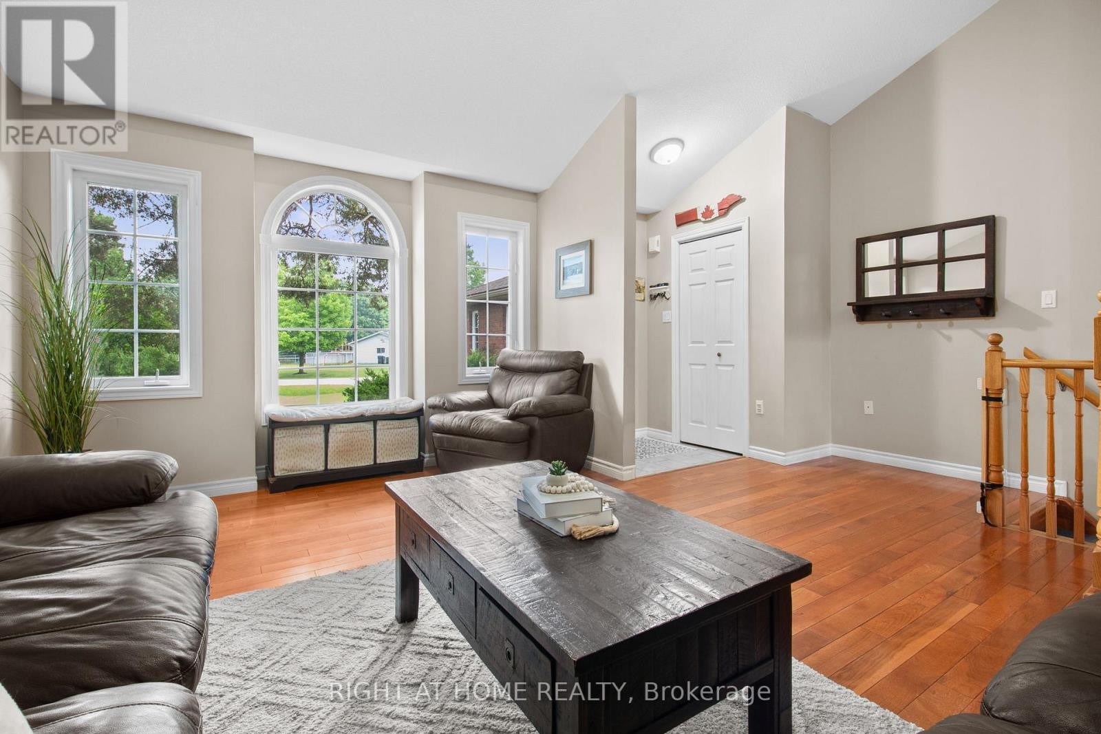 












18 EDGEWOOD CRESCENT

,
Clearview (New Lowell),




Ontario
L0M1N0

