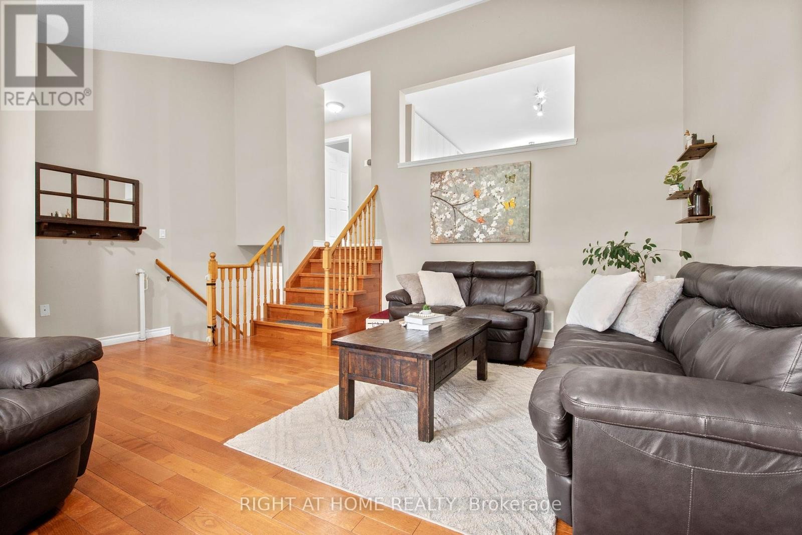 












18 EDGEWOOD CRESCENT

,
Clearview (New Lowell),




Ontario
L0M1N0

