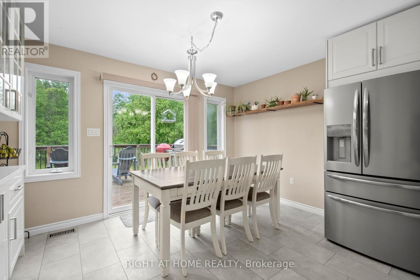 












18 EDGEWOOD CRESCENT

,
Clearview (New Lowell),




Ontario
L0M1N0

