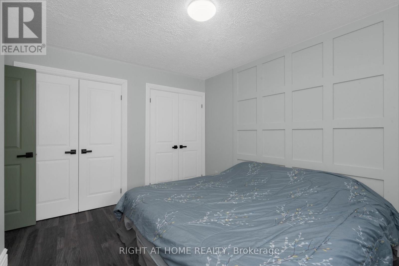 












42 BYRNES CRESCENT

,
Penetanguishene,




Ontario
L9M1V9

