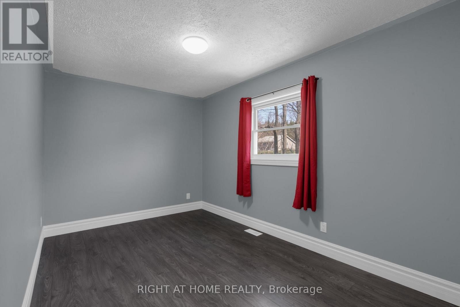 












42 BYRNES CRESCENT

,
Penetanguishene,




Ontario
L9M1V9

