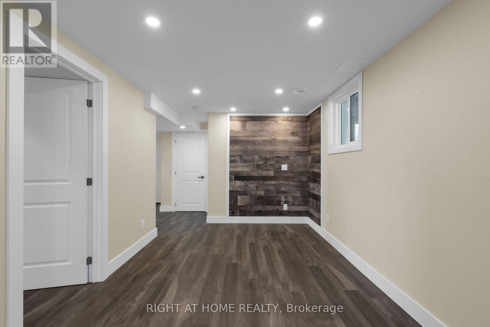 












42 BYRNES CRESCENT

,
Penetanguishene,




Ontario
L9M1V9

