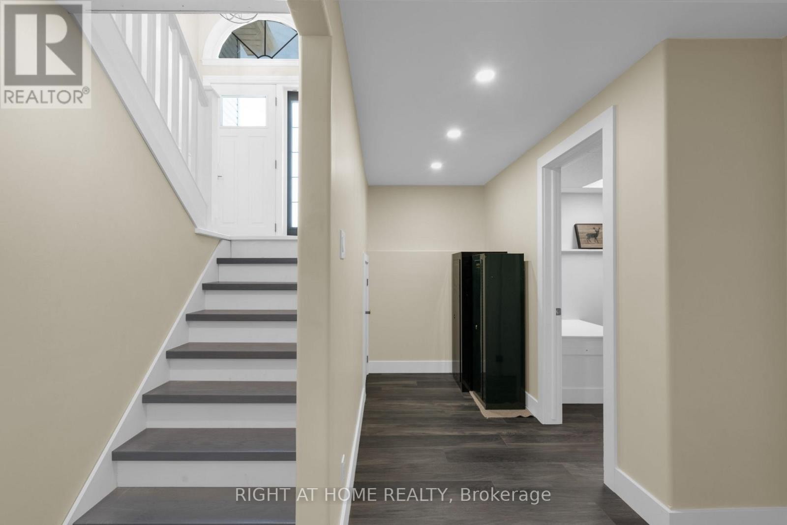 












42 BYRNES CRESCENT

,
Penetanguishene,




Ontario
L9M1V9

