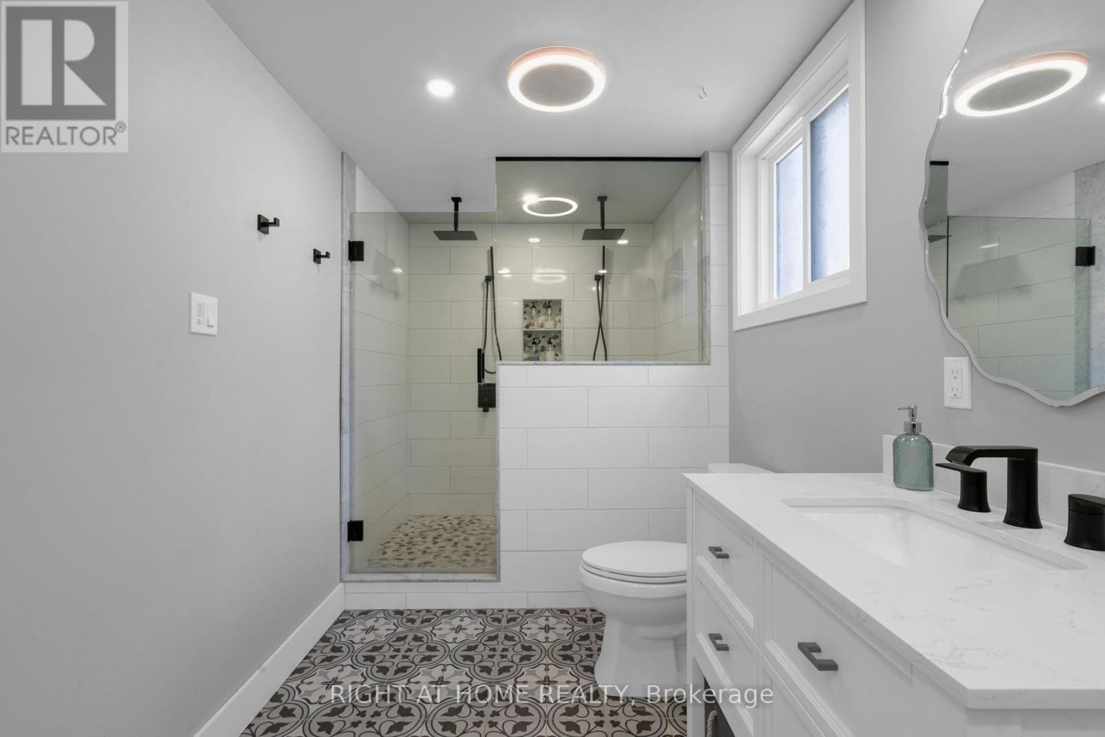 












42 BYRNES CRESCENT

,
Penetanguishene,




Ontario
L9M1V9

