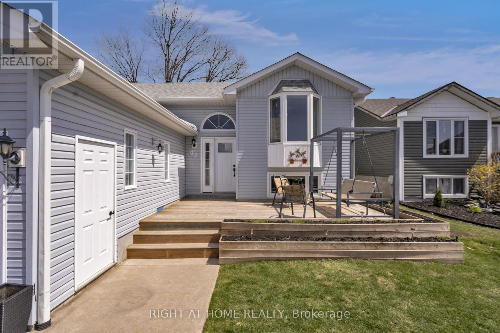 












42 BYRNES CRESCENT

,
Penetanguishene,




Ontario
L9M1V9

