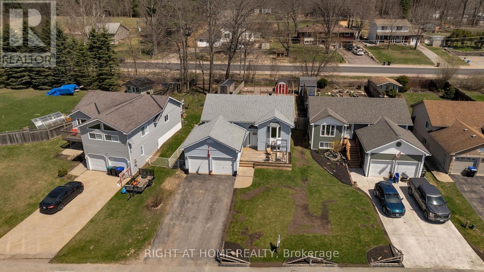 












42 BYRNES CRESCENT

,
Penetanguishene,




Ontario
L9M1V9

