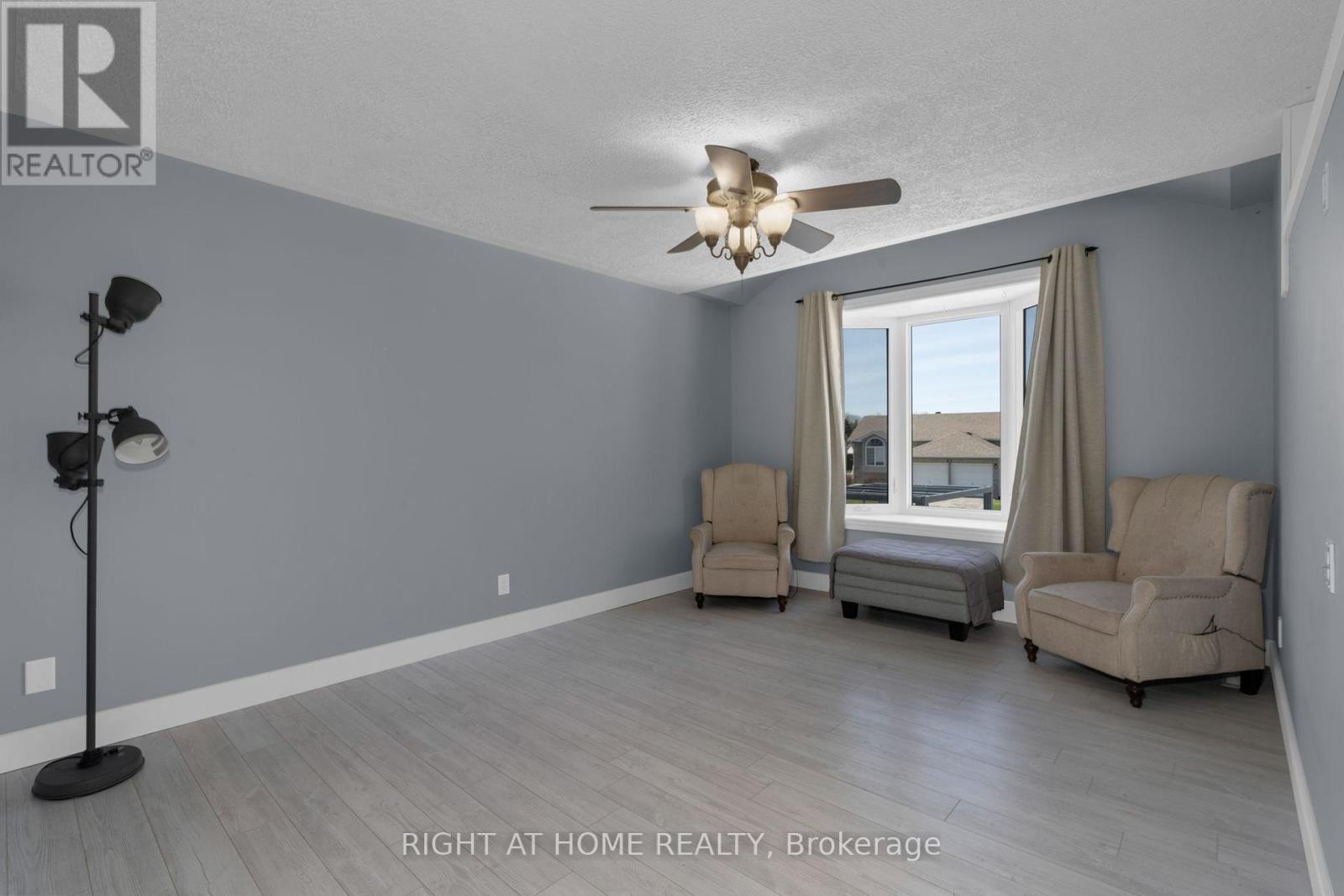 












42 BYRNES CRESCENT

,
Penetanguishene,




Ontario
L9M1V9

