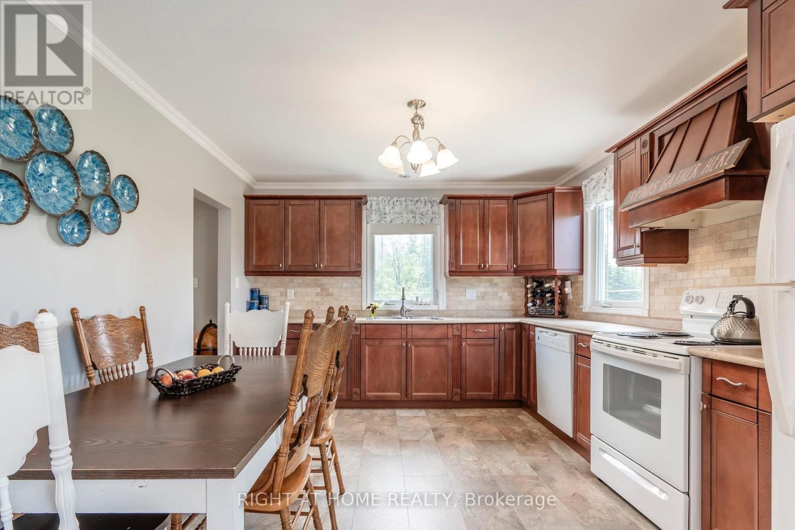 












2290 HIGHWAY 11 SOUTH HIGHWAY

,
Oro-Medonte (Guthrie),




Ontario
L0L2L0

