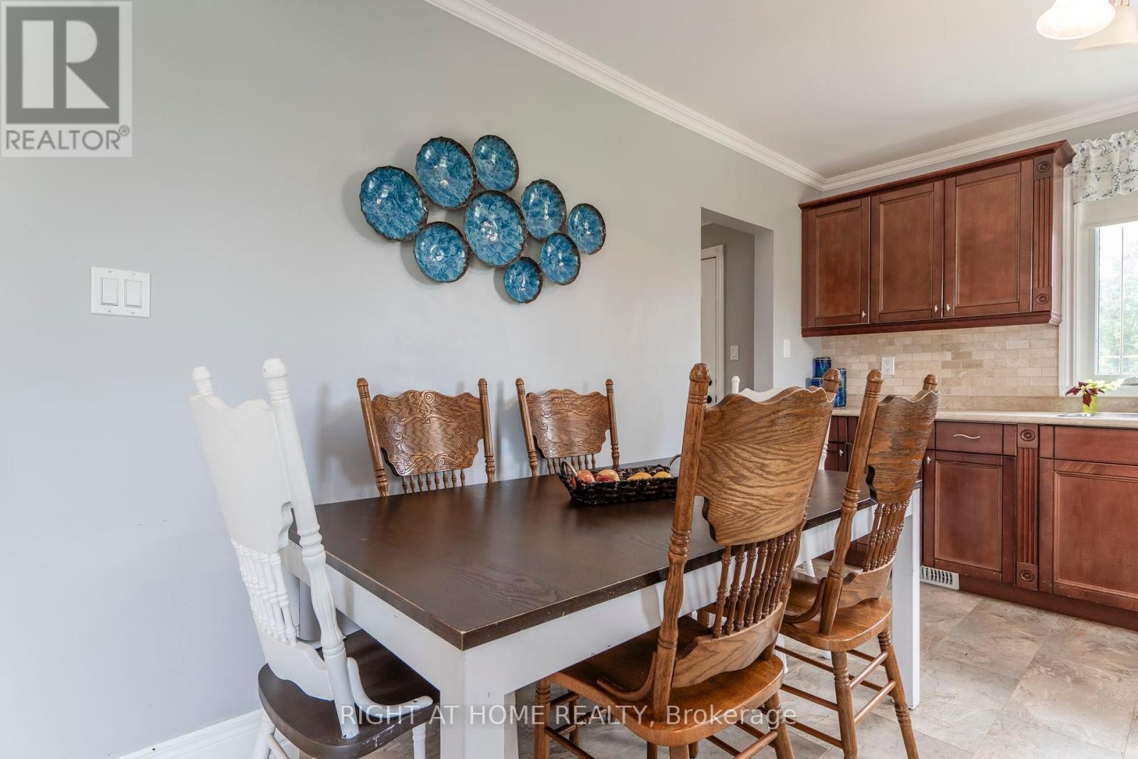 












2290 HIGHWAY 11 SOUTH HIGHWAY

,
Oro-Medonte (Guthrie),




Ontario
L0L2L0

