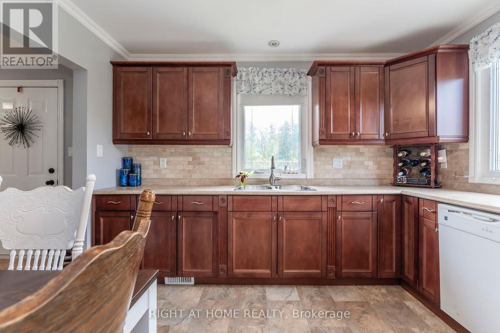 












2290 HIGHWAY 11 SOUTH HIGHWAY

,
Oro-Medonte (Guthrie),




Ontario
L0L2L0

