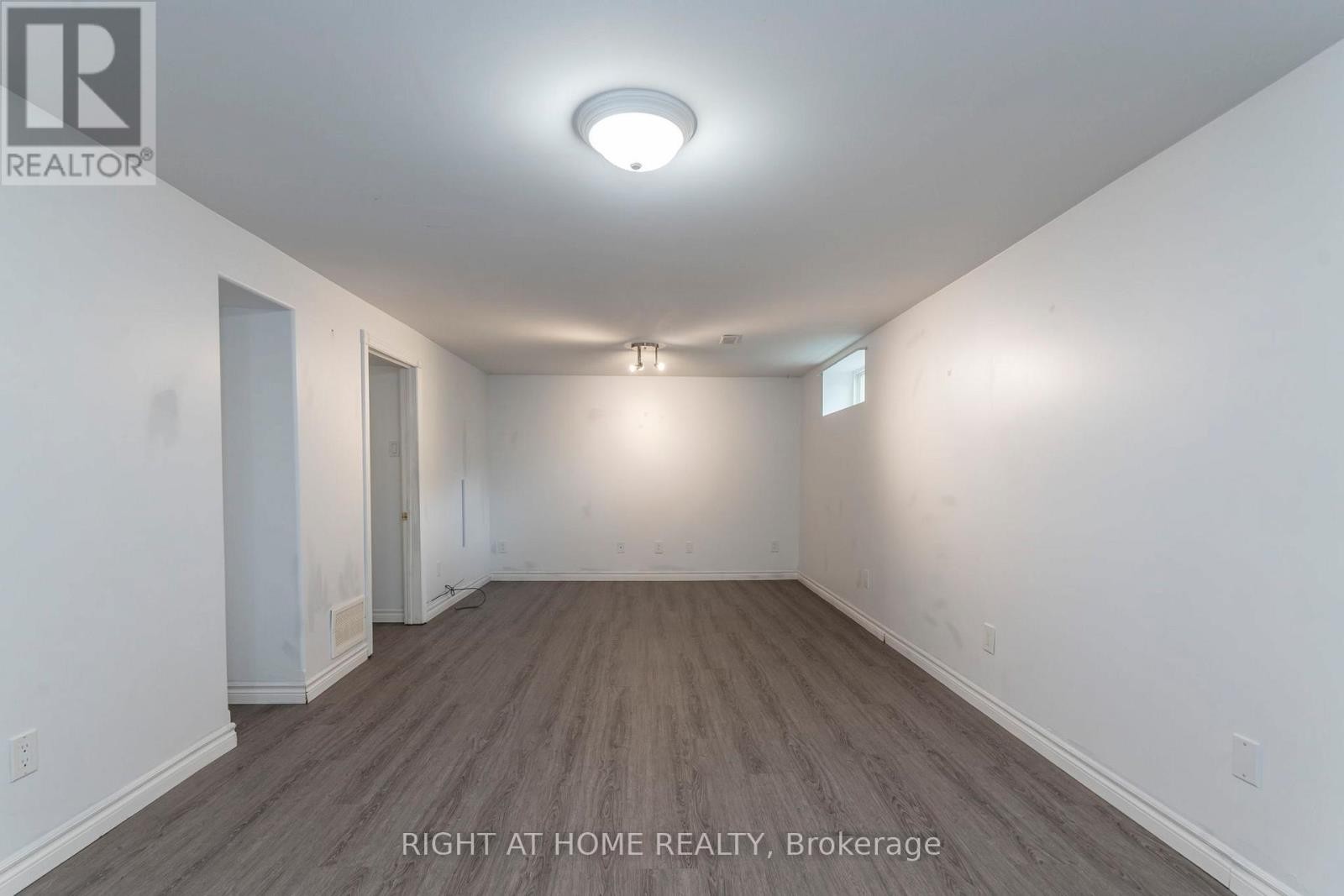 












2290 HIGHWAY 11 SOUTH HIGHWAY

,
Oro-Medonte (Guthrie),




Ontario
L0L2L0

