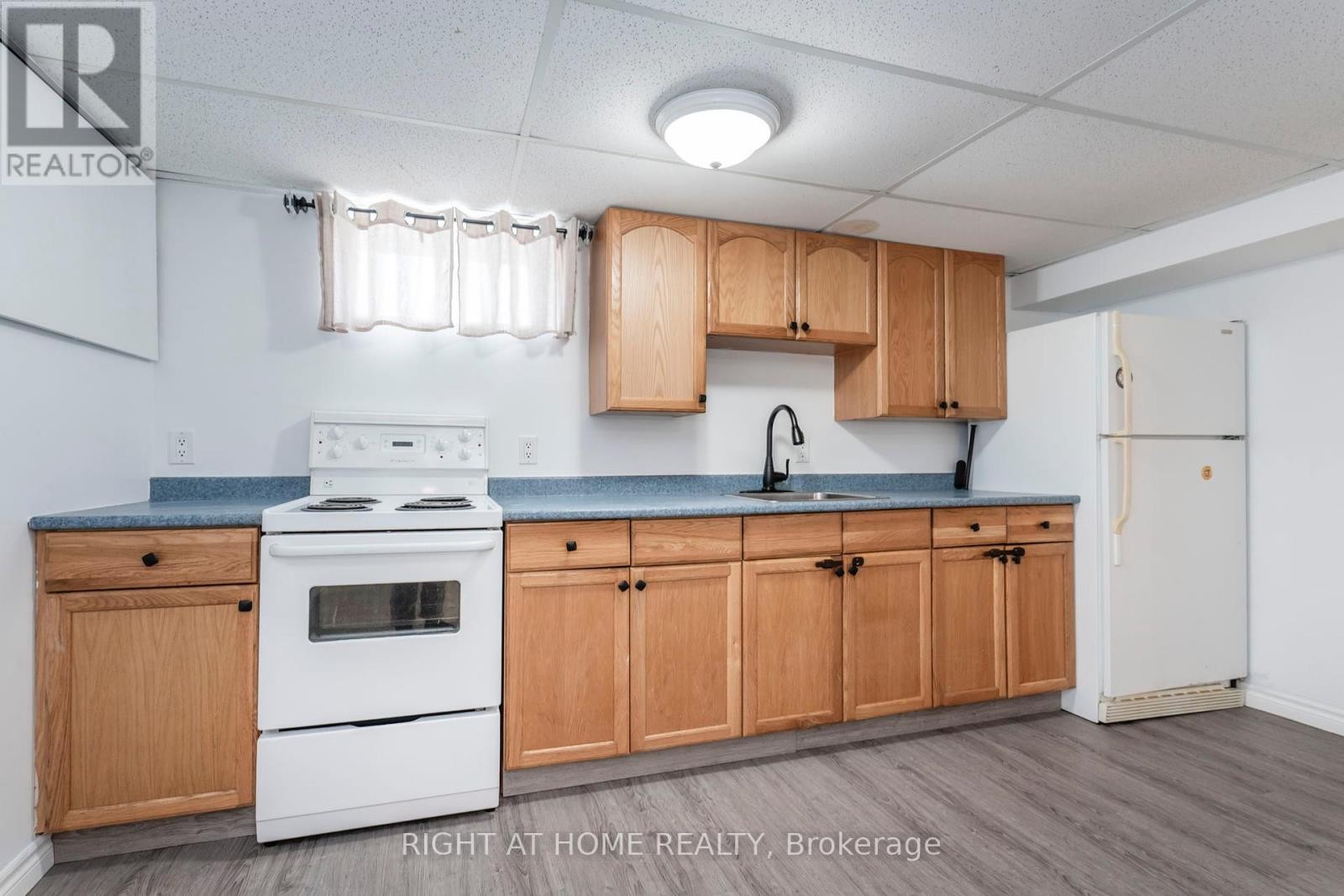 












2290 HIGHWAY 11 SOUTH HIGHWAY

,
Oro-Medonte (Guthrie),




Ontario
L0L2L0

