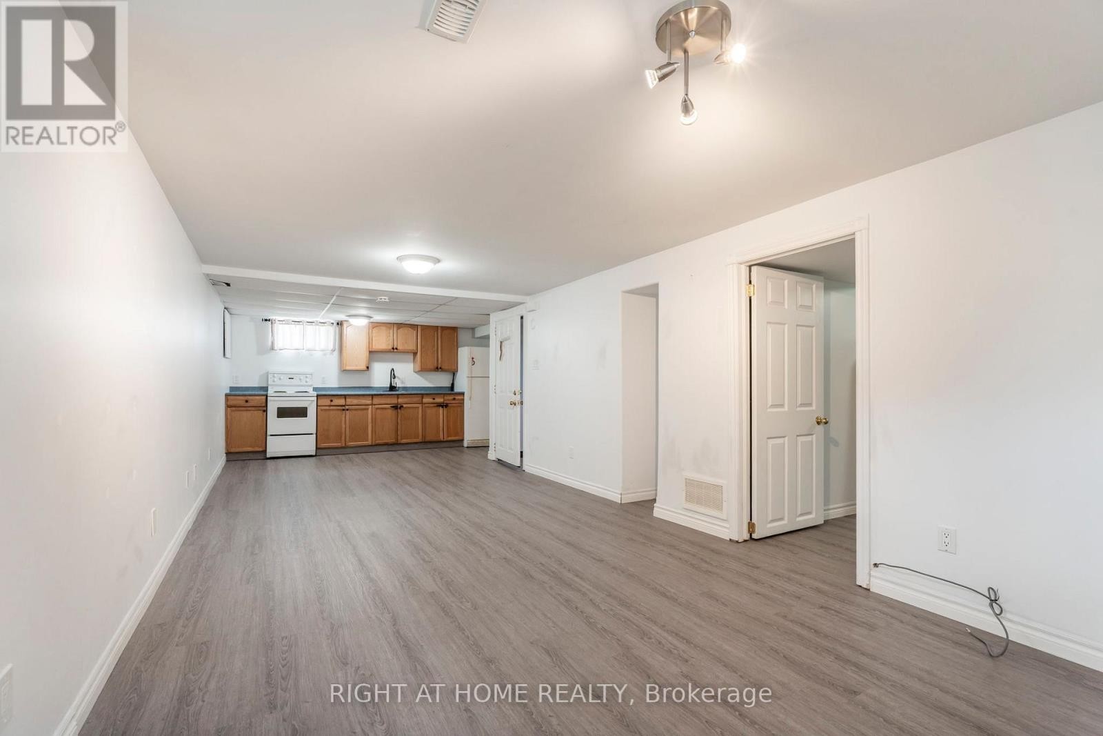 












2290 HIGHWAY 11 SOUTH HIGHWAY

,
Oro-Medonte (Guthrie),




Ontario
L0L2L0

