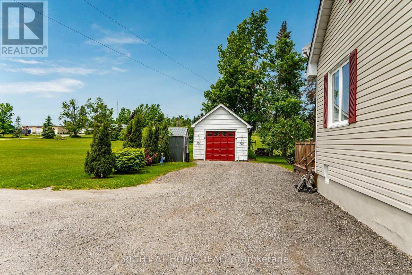 












2290 HIGHWAY 11 SOUTH HIGHWAY

,
Oro-Medonte (Guthrie),




Ontario
L0L2L0

