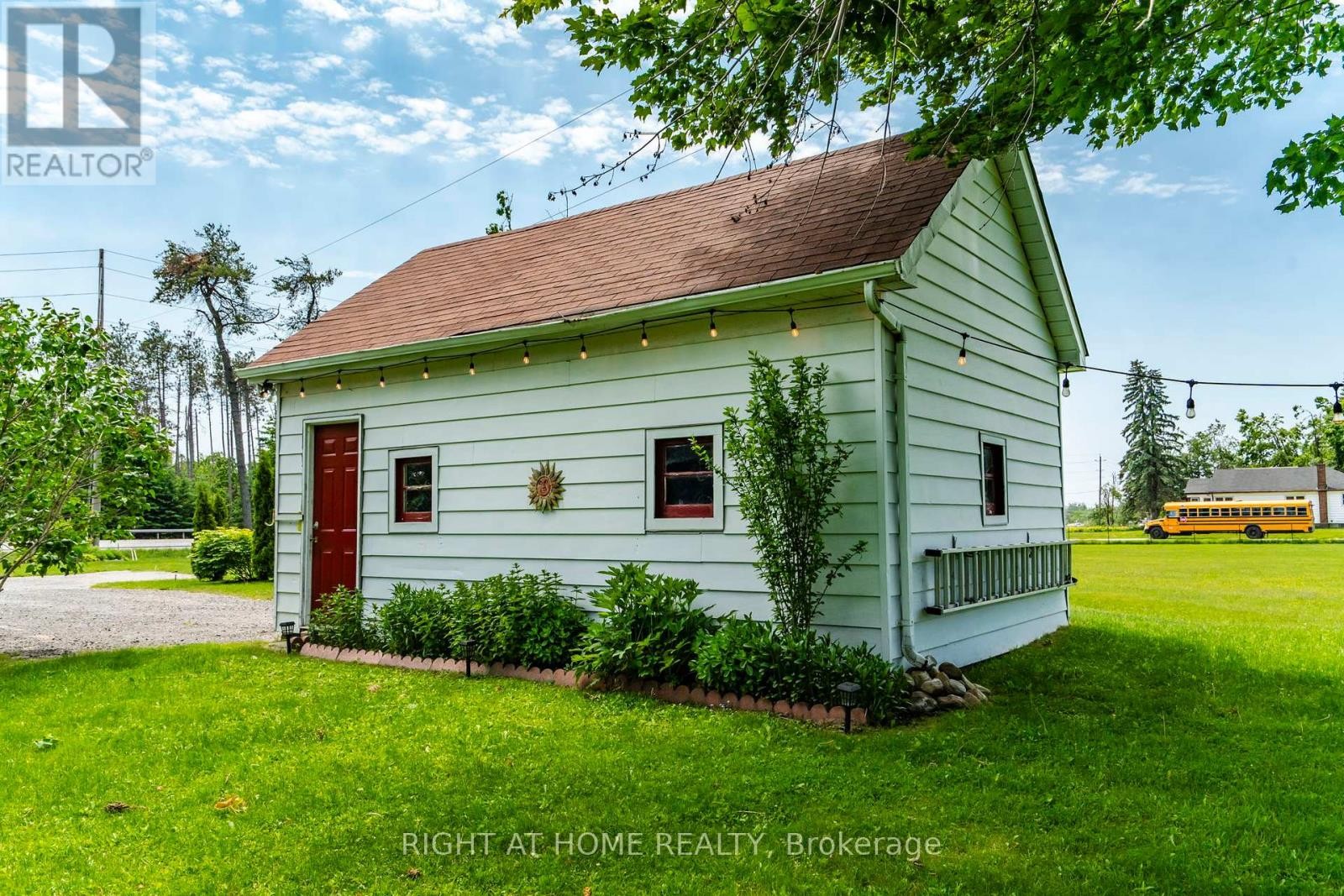












2290 HIGHWAY 11 SOUTH HIGHWAY

,
Oro-Medonte (Guthrie),




Ontario
L0L2L0

