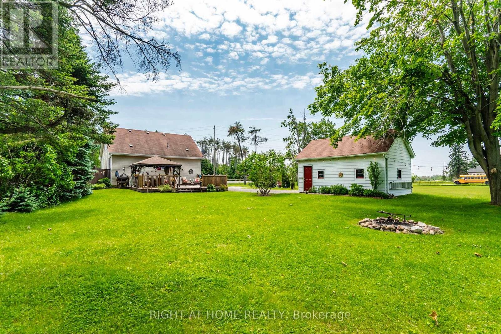 












2290 HIGHWAY 11 SOUTH HIGHWAY

,
Oro-Medonte (Guthrie),




Ontario
L0L2L0

