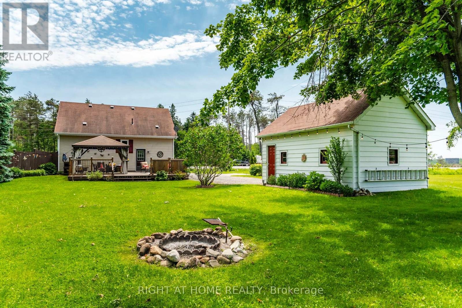 












2290 HIGHWAY 11 SOUTH HIGHWAY

,
Oro-Medonte (Guthrie),




Ontario
L0L2L0

