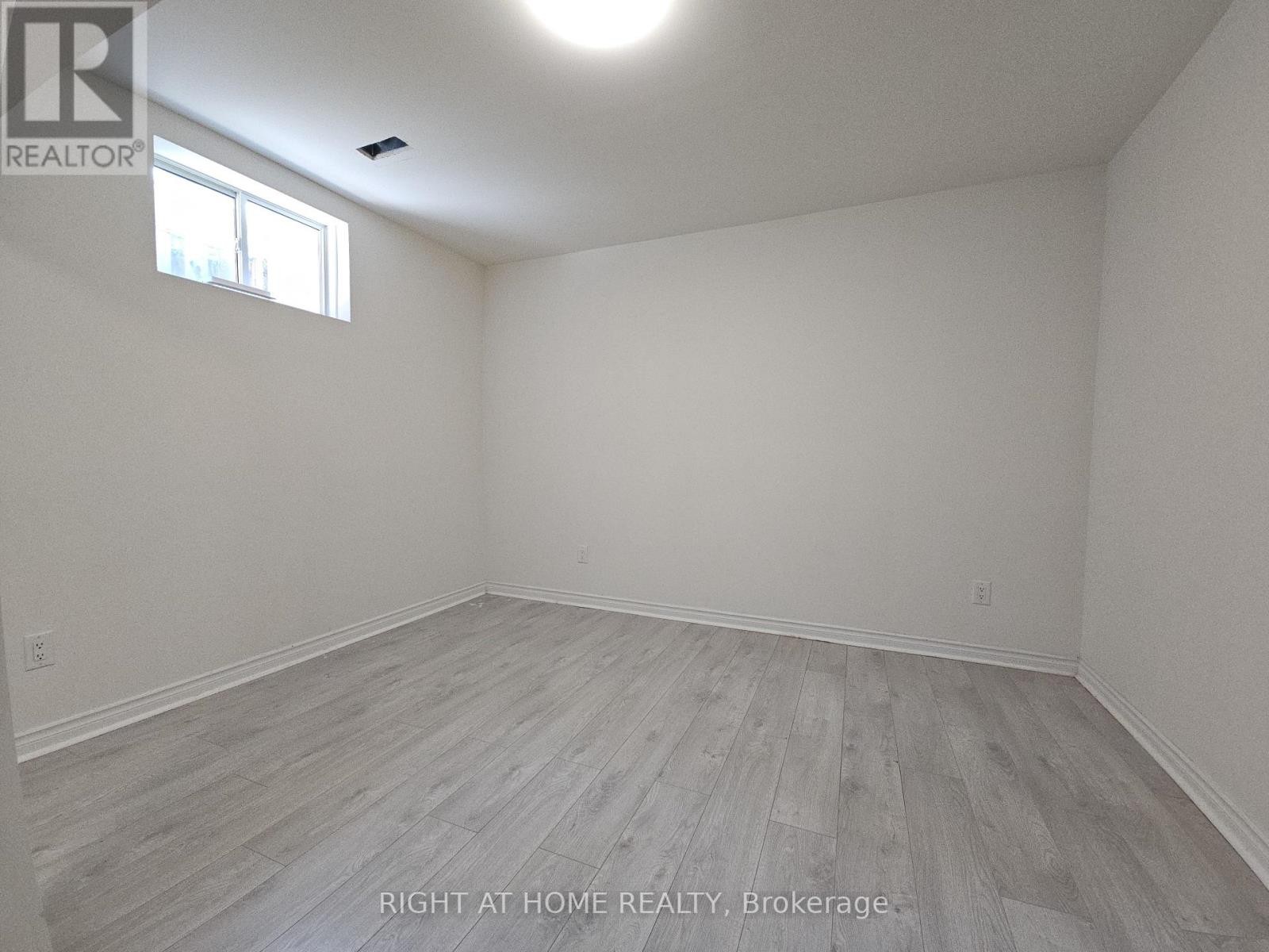 












LOWER - 129 DEAN AVENUE

,
Barrie (Painswick South),




Ontario
L4N0V6

