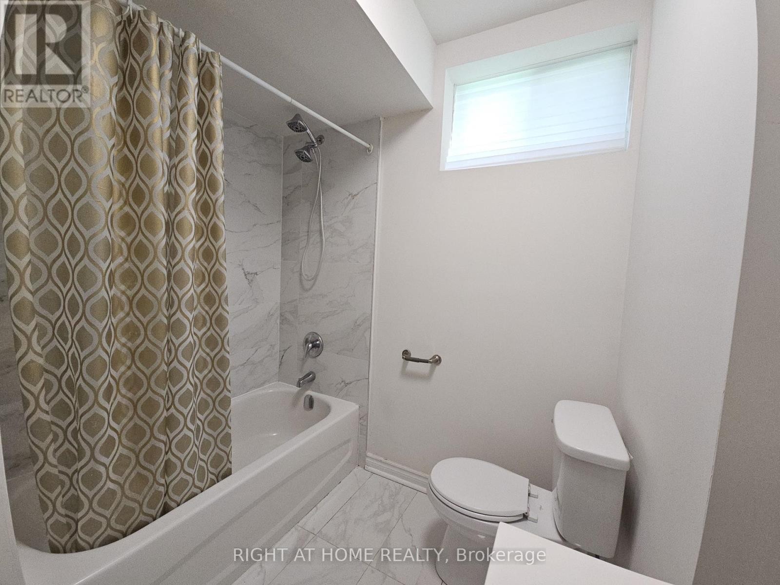 












LOWER - 129 DEAN AVENUE

,
Barrie (Painswick South),




Ontario
L4N0V6

