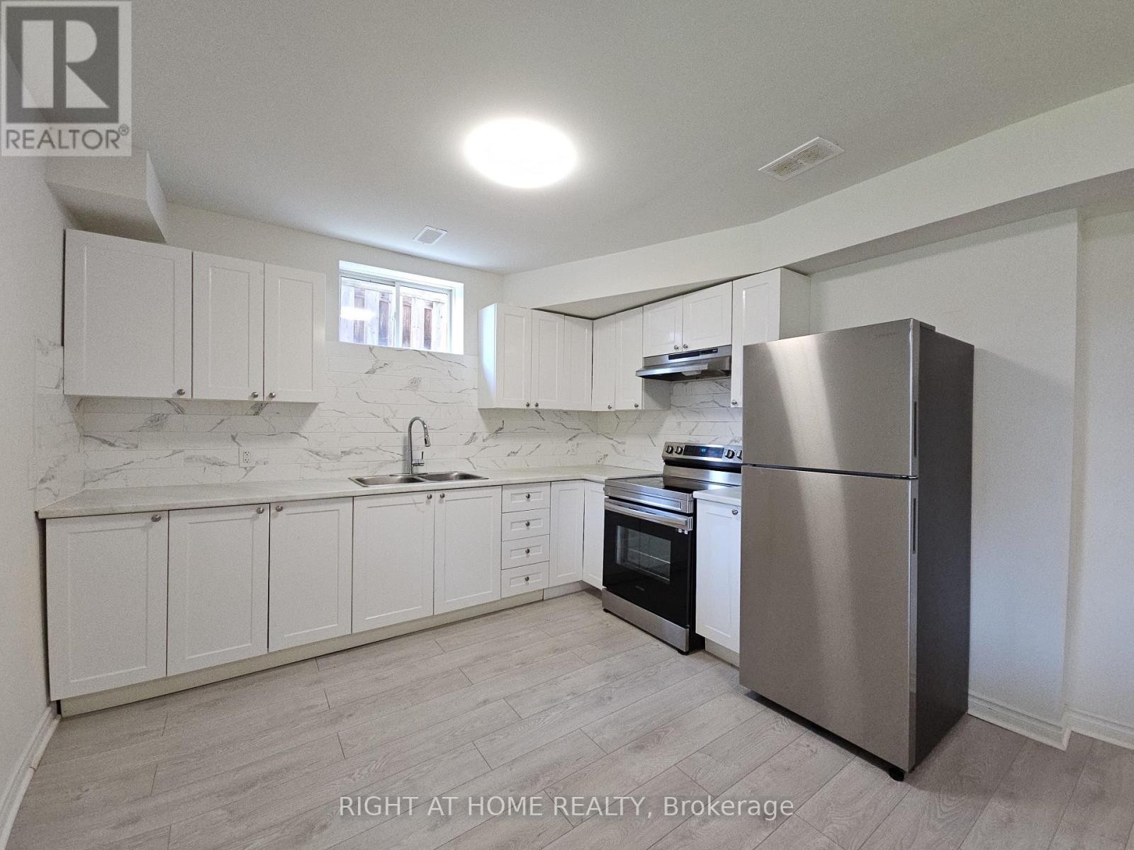 












LOWER - 129 DEAN AVENUE

,
Barrie (Painswick South),




Ontario
L4N0V6

