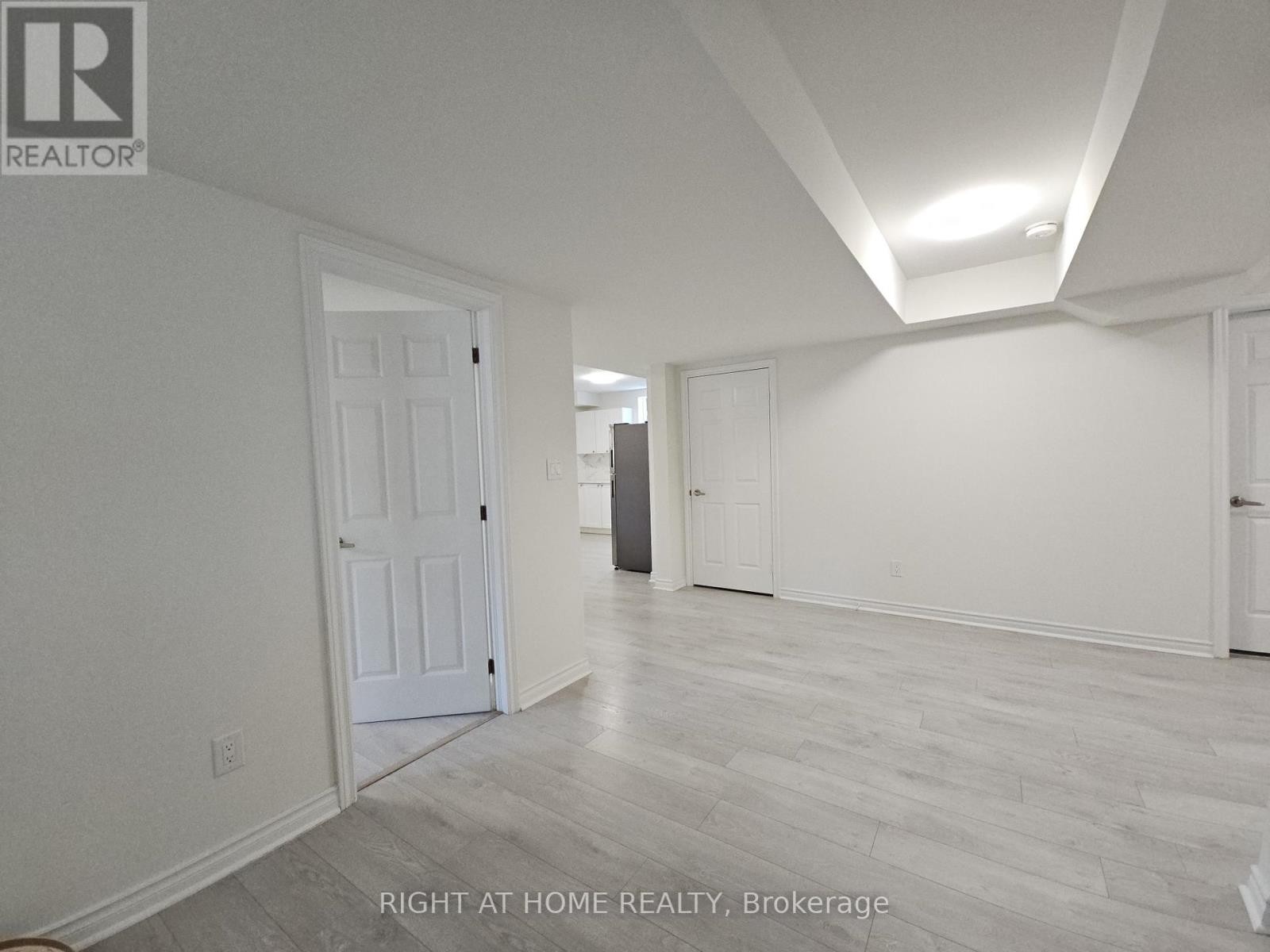 












LOWER - 129 DEAN AVENUE

,
Barrie (Painswick South),




Ontario
L4N0V6

