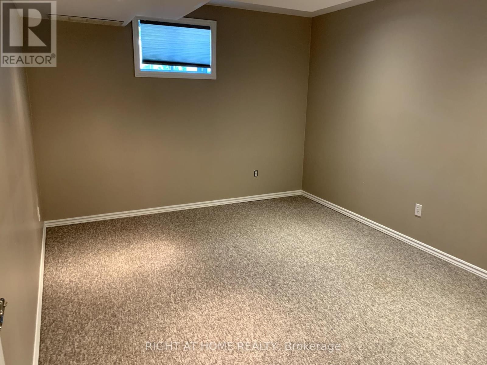 












186 PRINGLE DRIVE

,
Barrie (Edgehill Drive),




Ontario
L4N0P7

