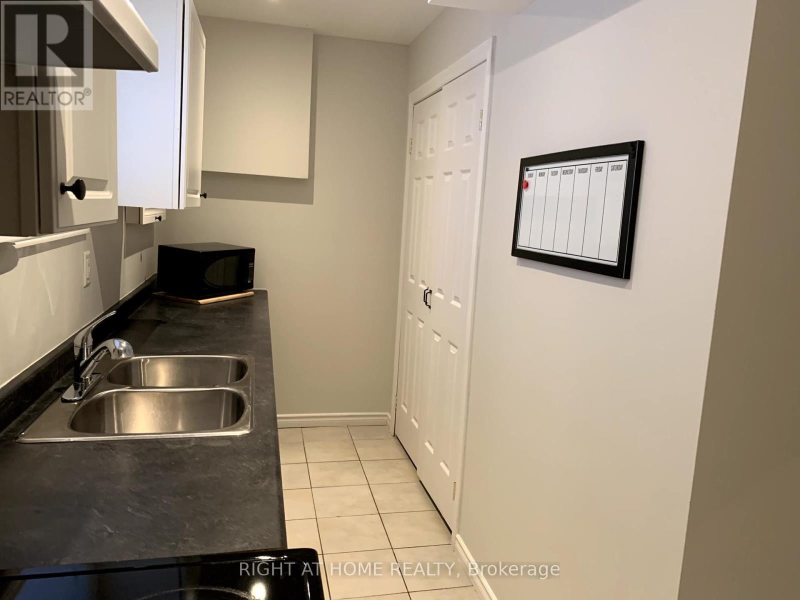 












186 PRINGLE DRIVE

,
Barrie (Edgehill Drive),




Ontario
L4N0P7

