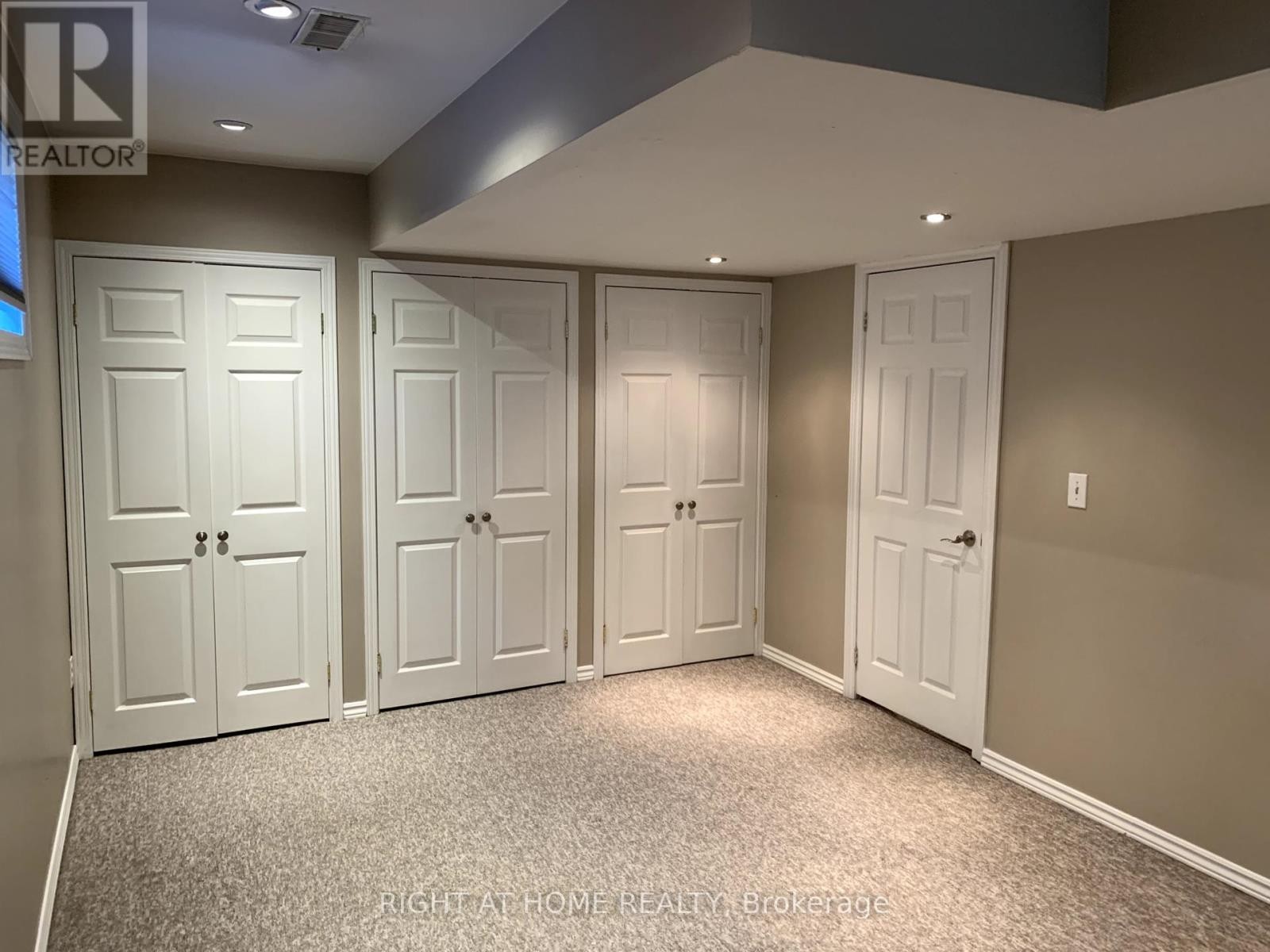 












186 PRINGLE DRIVE

,
Barrie (Edgehill Drive),




Ontario
L4N0P7

