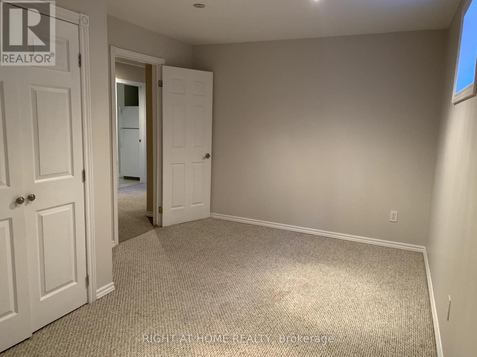 












186 PRINGLE DRIVE

,
Barrie (Edgehill Drive),




Ontario
L4N0P7

