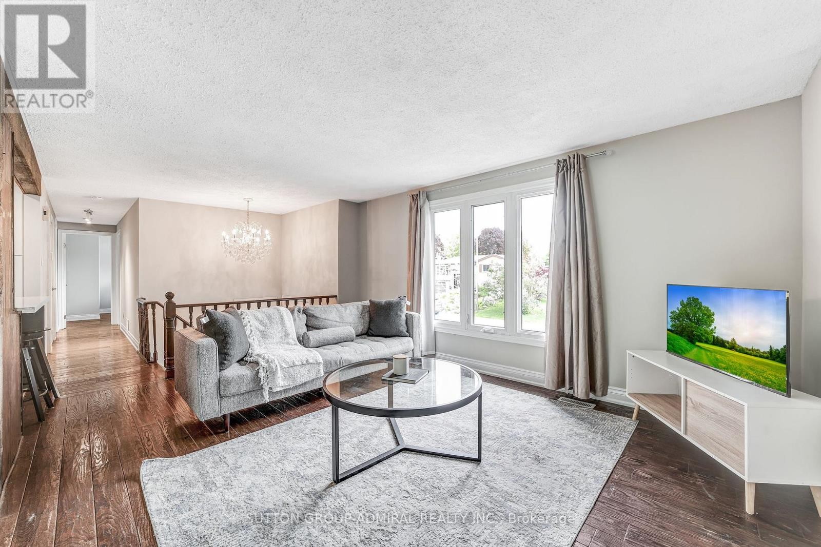 












14 CHIPPAWA COURT

,
Barrie (North Shore),




Ontario
L4M5N8

